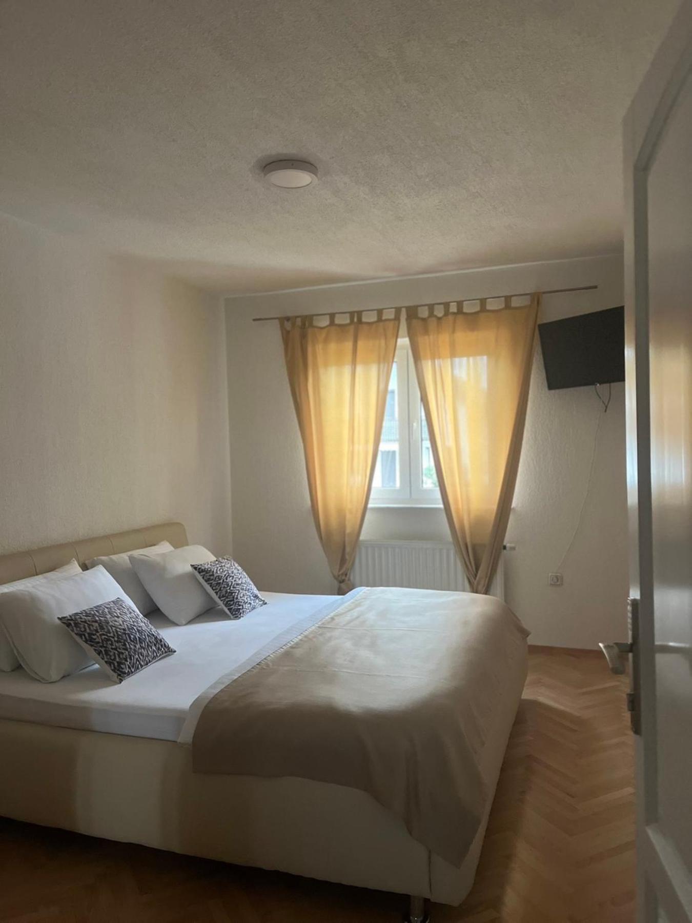 Hotel Pilot Цазин Экстерьер фото